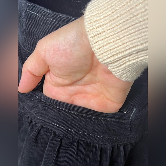 Athleta black corduroy skirt zip and button closure front/back pockets 6 EUC - Picture 7 of 11